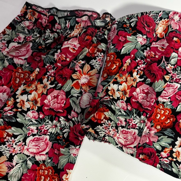 305. Vibrant Floral Off-Shoulder Crop Top - Picture 3 of 4